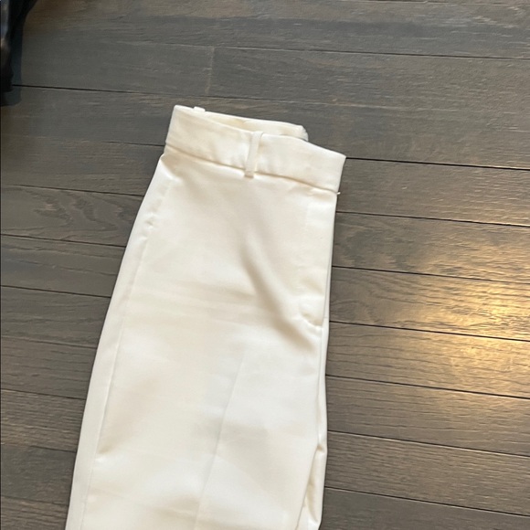 Zara Women's Blazer in Cream with Black Lapel - Picture 6 of 7